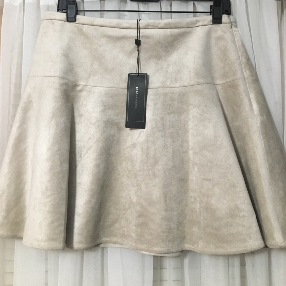 BCBG maxazria beige suede skirt size medium NWT